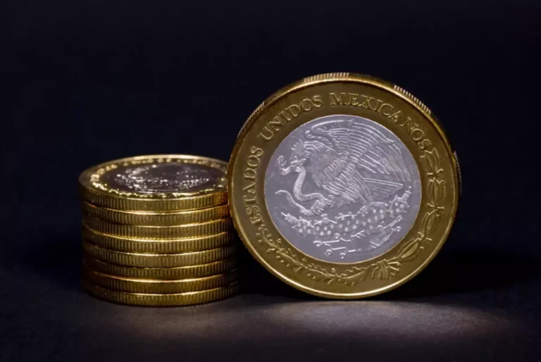 La tormenta perfecta de Trump e Irán que impulsa el peso mexicano a 17.81