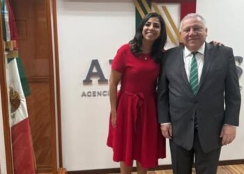 «SU EXPERIENCIA NOS MOTIVA»: Marybel se toma la foto con «Rafa» Marín en CdMx