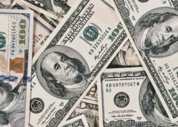 Mercados contienen variaciones por discurso de Trump en Davos