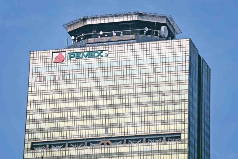 Pemex cancela envío de crudo a Cuba por presión de Estados Unidos