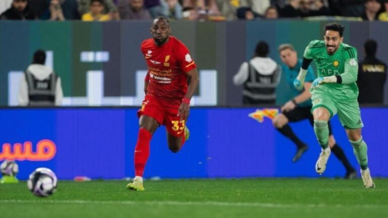 Quiñones empata a Cristiano Ronaldo en liderazgo de goleo en Liga Saudita