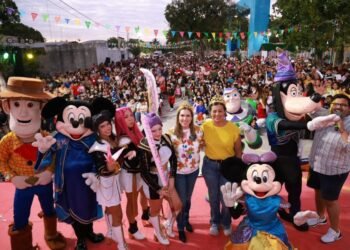 Celebran Día de Reyes Magos con familias de Ciudad Mujeres