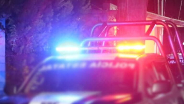 Rescatan a dos jóvenes de linchamiento en Iztapalapa tras robo a mano armada