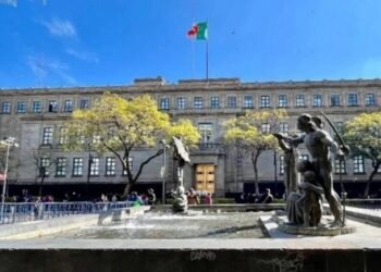 TRAS CRÍTICAS: Devolverán ministros de la SCJN lujosas camionetas