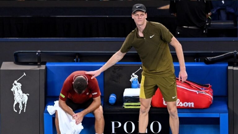 Sinner arrolla a Duckworth y avanza sin ceder en Australia 2026