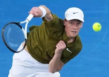 Sinner supera a Darderi y las condiciones lentas en Australia 2026