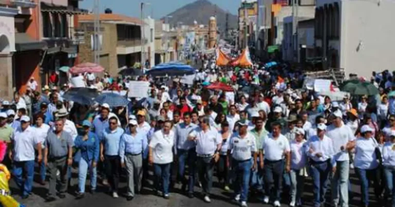 Trabajadores del SUTSEM en Nayarit inician éxodo por adeudos salariales