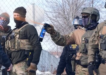 Trump considera reducir agentes federales en Minesota tras tiroteos