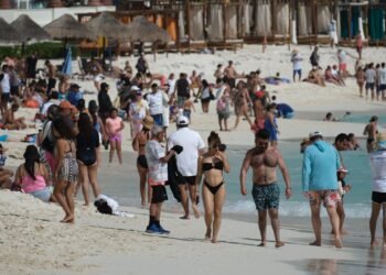 AÑO NUEVO: Registran más de 5 mil personas en playas de Cancún con saldo blanco