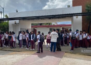 Llama SEQ a no pagar gestores por inscripción escolar en Playa del Carmen