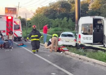 Choque entre taxi y van turística deja una persona sin vida y dos heridos cerca de Punta Maroma