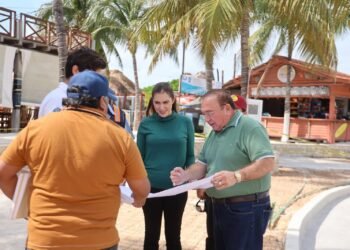 Supervisan avances de la obra integral en el malecón y avenida de la Rueda Medina en Isla Mujeres