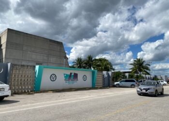 Irrumpen hombres armados en sindicato de taxistas de Playa del Carmen