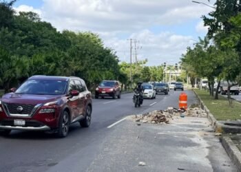 CAOS VIAL Y MALESTAR: Destruye Aguakán calles recién repavimentadas