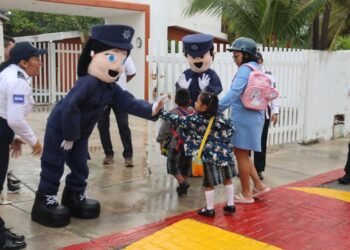 Inician clases de forma segura y ordenada en Isla Mujeres