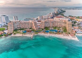 MENOS VOLUMEN MÁS LUJO: Empresarios piden replantear el turismo en Quintana Roo