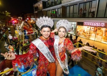 CARNAVAL EN PDC: Espectacular desfile de comparsas y carros alegóricos