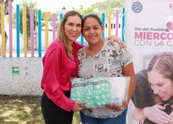 MIÉRCOLES CON LA GENTE: Atiende Atenea Gómez a familias de la Zona Continental