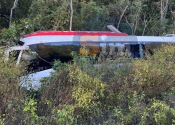 Autobús se sale de la carretera cerca del aeropuerto de Tulum
