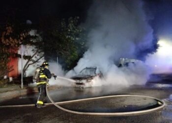 Suman 12 vehículos incendiados en Playa del Carmen