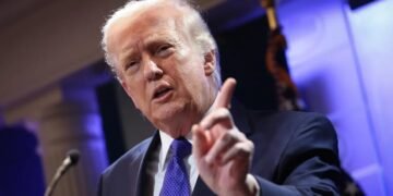 Aranceles de Trump del 10% entran en vigor: Reconfiguración del comercio global