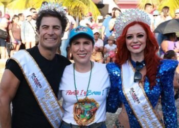 Derroche de colorido y alegría en desfile del Carnaval «Soy Isla Mujeres»