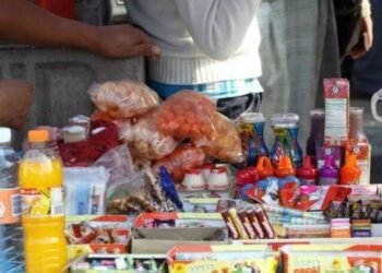 EL PROBLEMA SIGUE AFUERA: Avanza aplicación de “cero comida chatarra” en escuelas