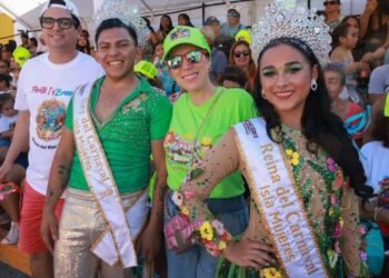 DESFILE DE CARNAVAL: Se inundan de colorido y alegría calles de Isla Mujeres