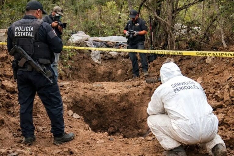 Hallan 5 cuerpos de mineros secuestrados en Sinaloa; ¿guerra civil en el Cártel?