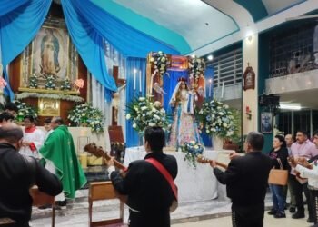 ACUDEN A SANTUARIO: Fieles católicos rinden tributo a la Virgen de la Candelaria