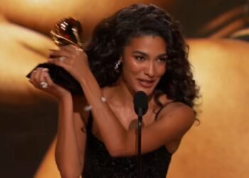 Olivia Dean gana mejor artista nuevo: el impacto migratorio en los Grammy 2026