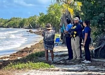 Asesinan a 2 presuntos pescadores en playa de Costa Maya