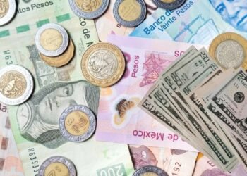 Presión global y local debilitan al peso mexicano en mercados mixtos