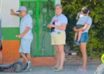 | ROMPEOLAS EXTRA | Laura Beristain en la fila, pero no de aspirantes sino de las tortillas 6 | ROMPEOLAS EXTRA | Laura Beristain en la fila, pero no de aspirantes sino de las tortillas