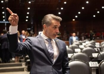 POR IRSE A REALITY SHOW: Suspende Morena derechos partidistas a Sergio Mayer