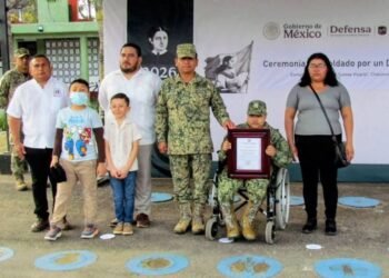 EN CHETUMAL: Nombran a niño de 12 años “Soldado por un Día”