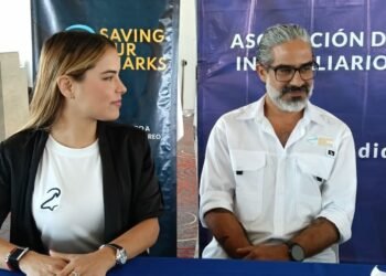 NADO CON TIBURONES: Fomentan transición de la pesca a conservación y ecoturismo