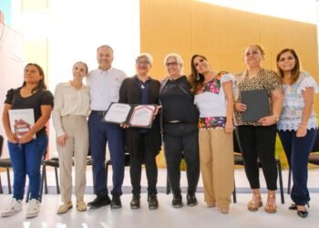 VIVIENDA BIENESTAR: Entregan Mara  y Octavio Romero llaves a 80 familias en Cancún