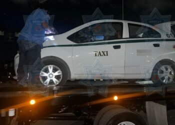 Frustran robo violento de taxi tras persecución en Cancún