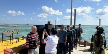 Rescatan a siete náufragos cubanos frente a Banco Chinchorro