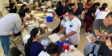 PLAYA DEL CARMEN: Hacen fila desde las 5:30 am para vacunarse contra el sarampión