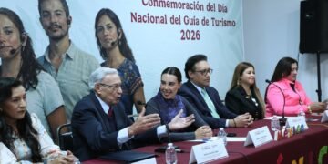 Avanza propuesta para reconocer formalmente a guías como prestadores de servicios turísticos