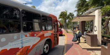 Invierten en remodelación de paraderos y luminarias en la zona hotelera
