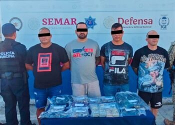 EN FILTRO PREVENTIVO: Detienen a 3 cubanos y un mexicano en Cancún; aseguran 75 mil dólares y droga