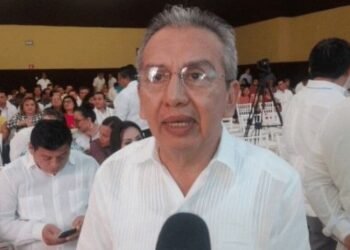 Oficial Mayor de Bacalar levanta la mano por candidatura de Morena