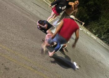 INTENTO DE ROBO: Vecinos retienen a dos sujetos tras frustrar asalto en la Supermanzana 249