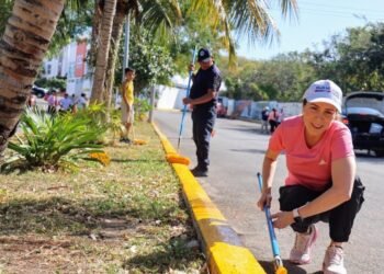 Encabeza Atenea Gómez Ricalde jornada del Limpiatón en Isla Mujeres