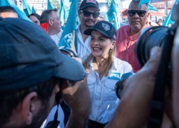 Va hoy Costa Rica a las urnas; Laura Fernández, favorita