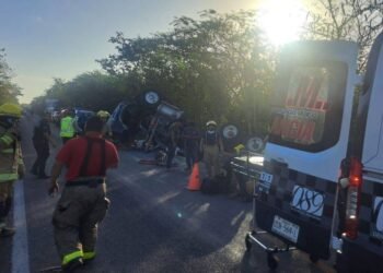 TRÁGICO ACCIDENTE: Volcadura de tráiler deja un muerto y dos lesionados