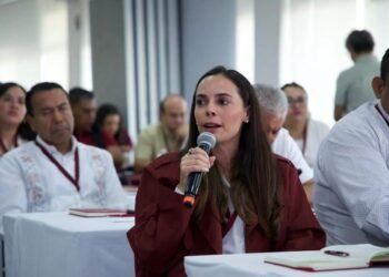 Acude Ana Paty a curso de Morena